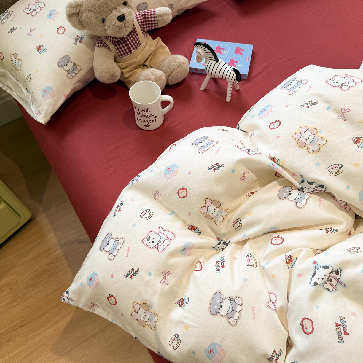 91家纺网 家纺一手货源 找家纺 塞纳 2026新款.全棉有氧双层纱四件套-场景二 甜梦小窝