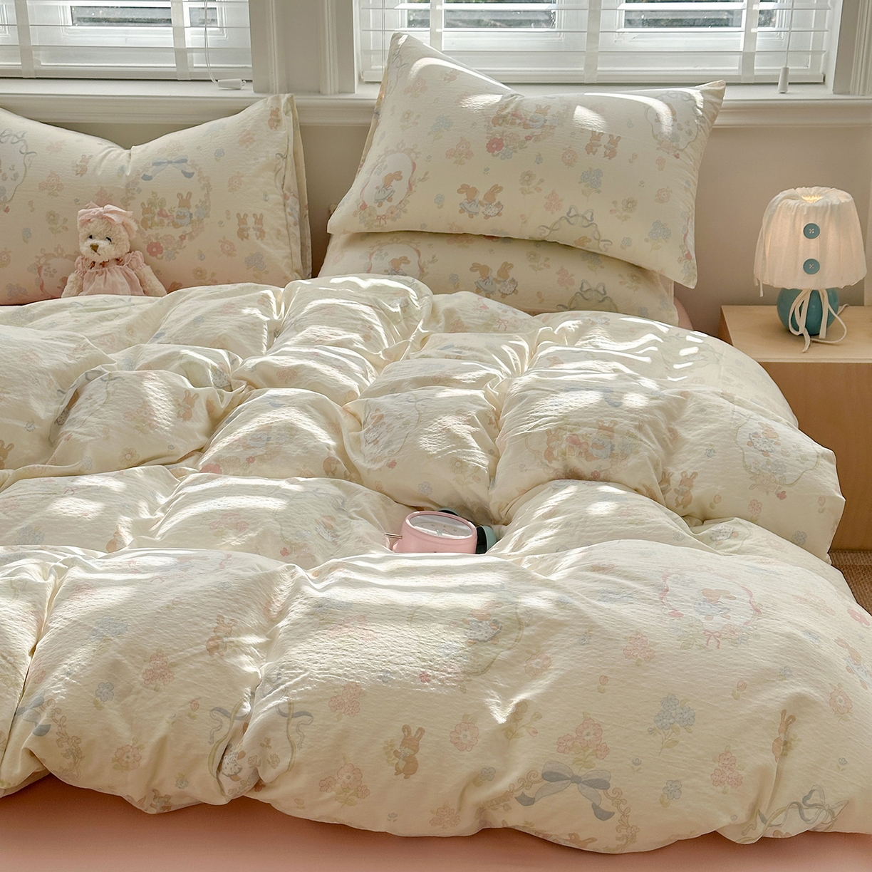 91家纺网 家纺一手货源 找家纺 多品家纺 2026新款奶呼呼超柔云感双层纱系列四件套 棉花兔兔