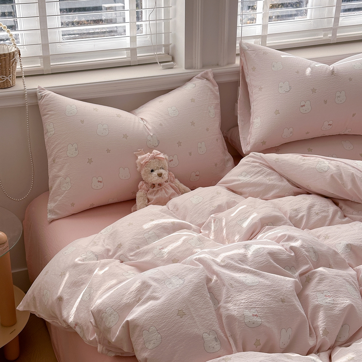 91家纺网 家纺一手货源 找家纺 多品家纺 2026新款奶呼呼超柔云感双层纱系列四件套 桃气兔兔