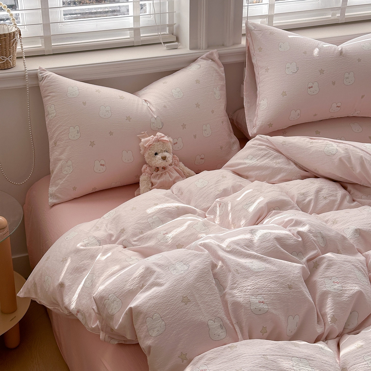 91家纺网 家纺一手货源 找家纺 多品家纺 2026新款奶呼呼超柔云感双层纱系列四件套 桃气兔兔