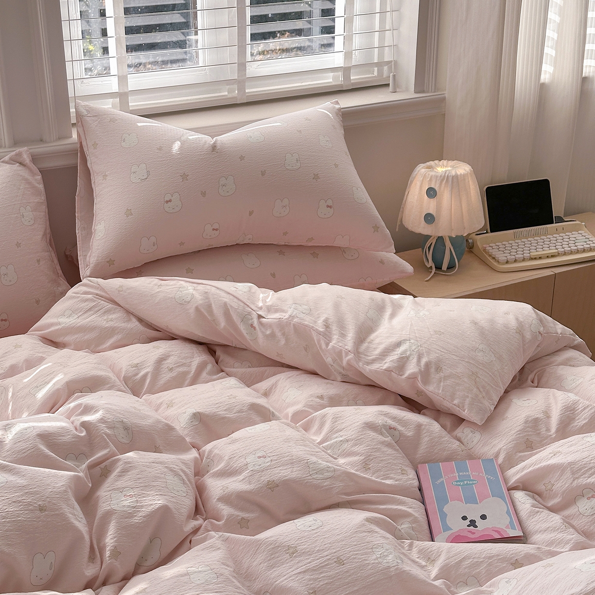 91家纺网 家纺一手货源 找家纺 多品家纺 2026新款奶呼呼超柔云感双层纱系列四件套 桃气兔兔