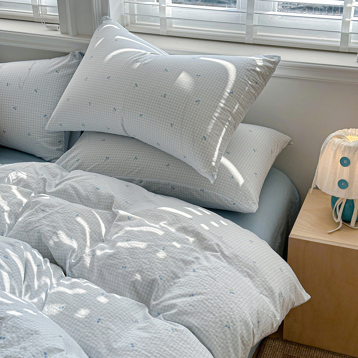 91家纺网 家纺一手货源 找家纺 多品家纺 2026新款奶呼呼超柔云感双层纱系列四件套 樱桃蓝