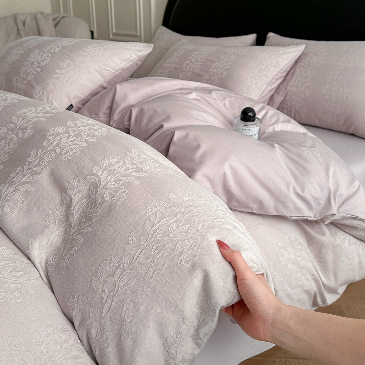 91家纺网 家纺一手货源 找家纺 宜代光年 2026新款全棉厚织大提花系列四件套 理然