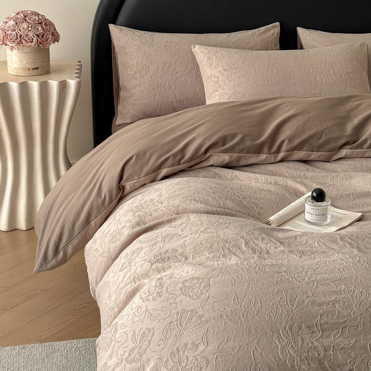 91家纺网 家纺一手货源 找家纺 宜代光年 2026新款全棉厚织大提花系列四件套 漫莎