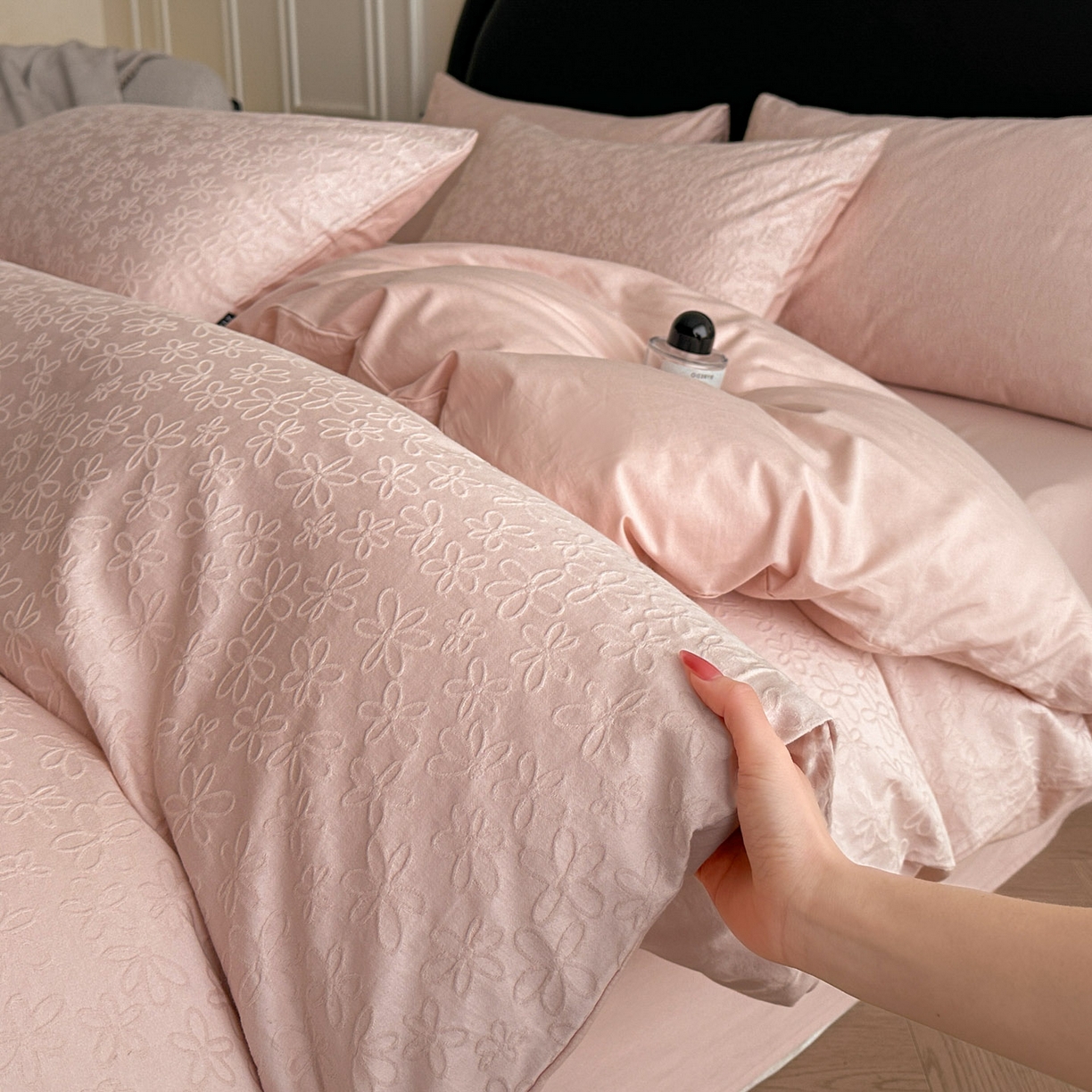 91家纺网 家纺一手货源 找家纺 宜代光年 2026新款全棉厚织大提花系列四件套 云织-浅粉