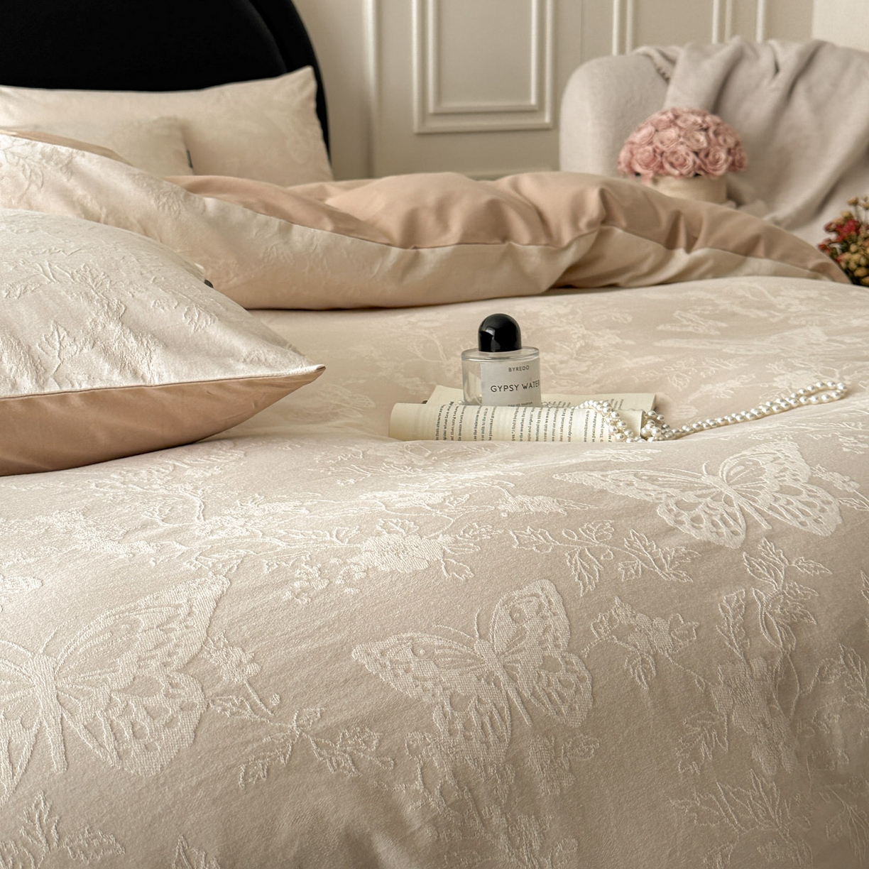 91家纺网 家纺一手货源 找家纺 宜代光年 2026新款全棉厚织大提花系列四件套 翩然-奶白