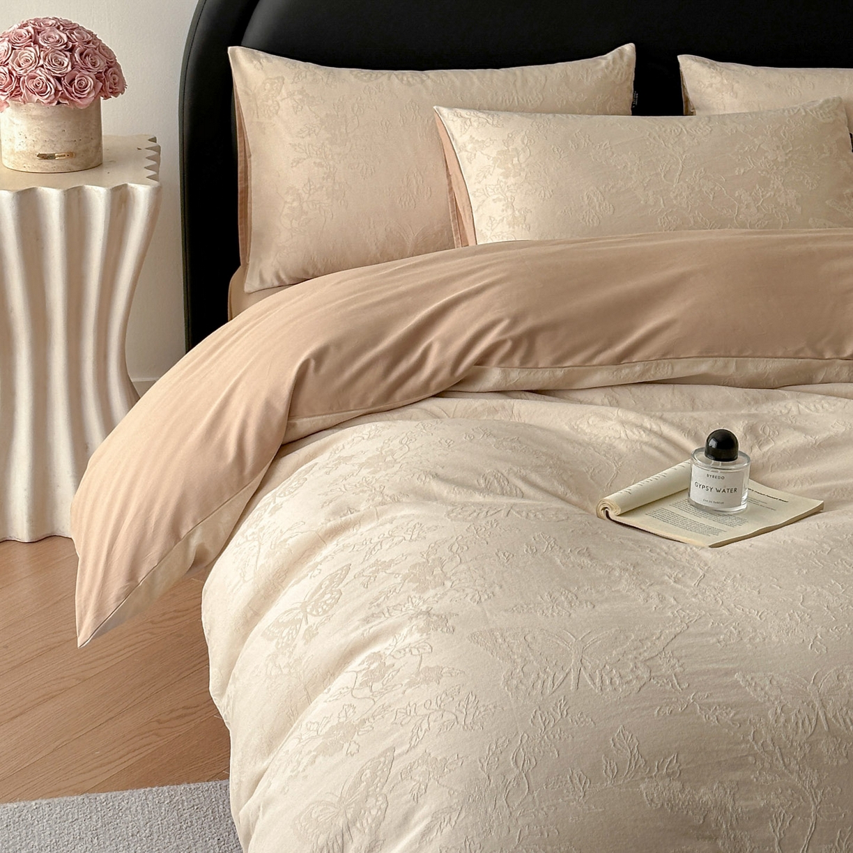 91家纺网 家纺一手货源 找家纺 宜代光年 2026新款全棉厚织大提花系列四件套 翩然-奶白