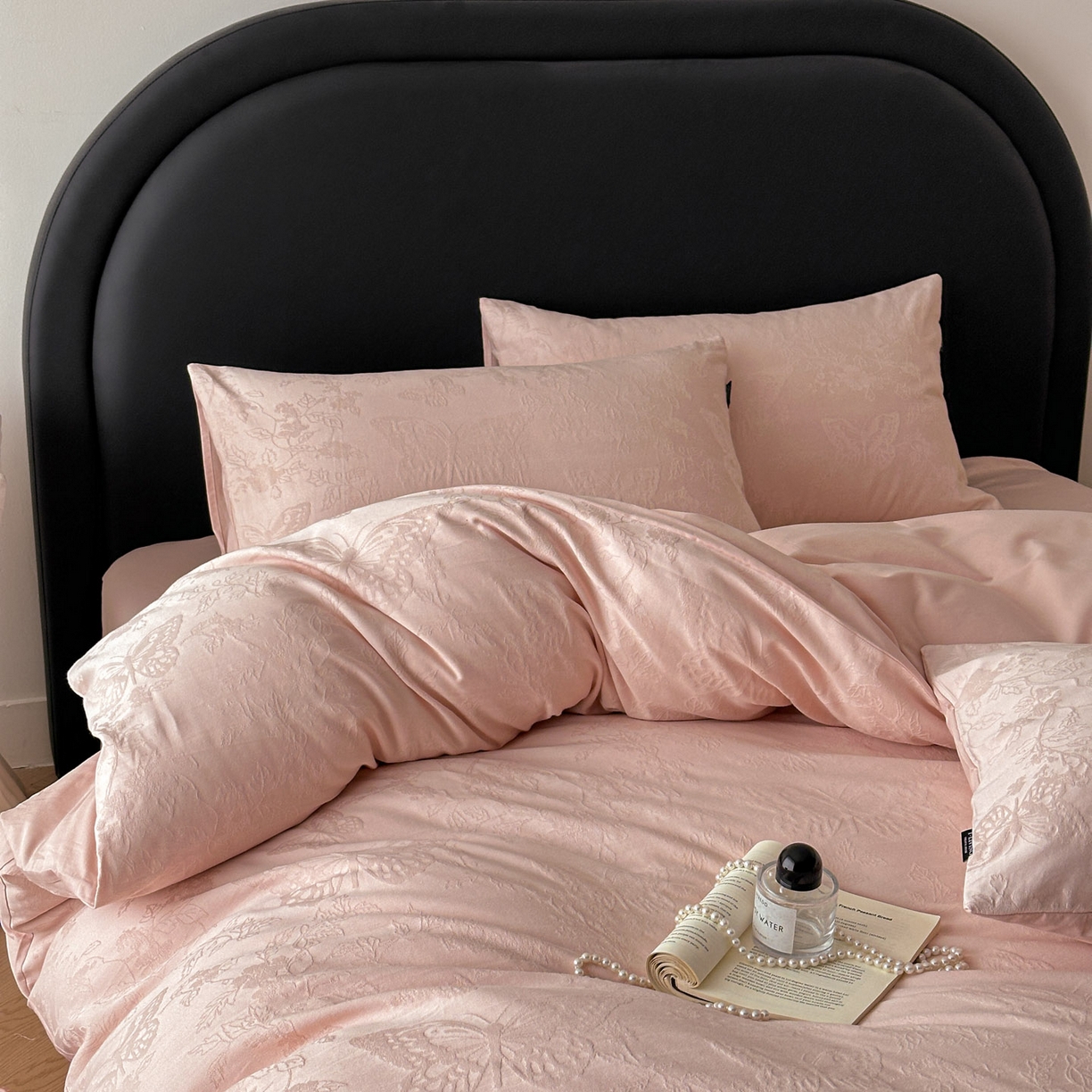 91家纺网 家纺一手货源 找家纺 宜代光年 2026新款全棉厚织大提花系列四件套 翩然-浅粉