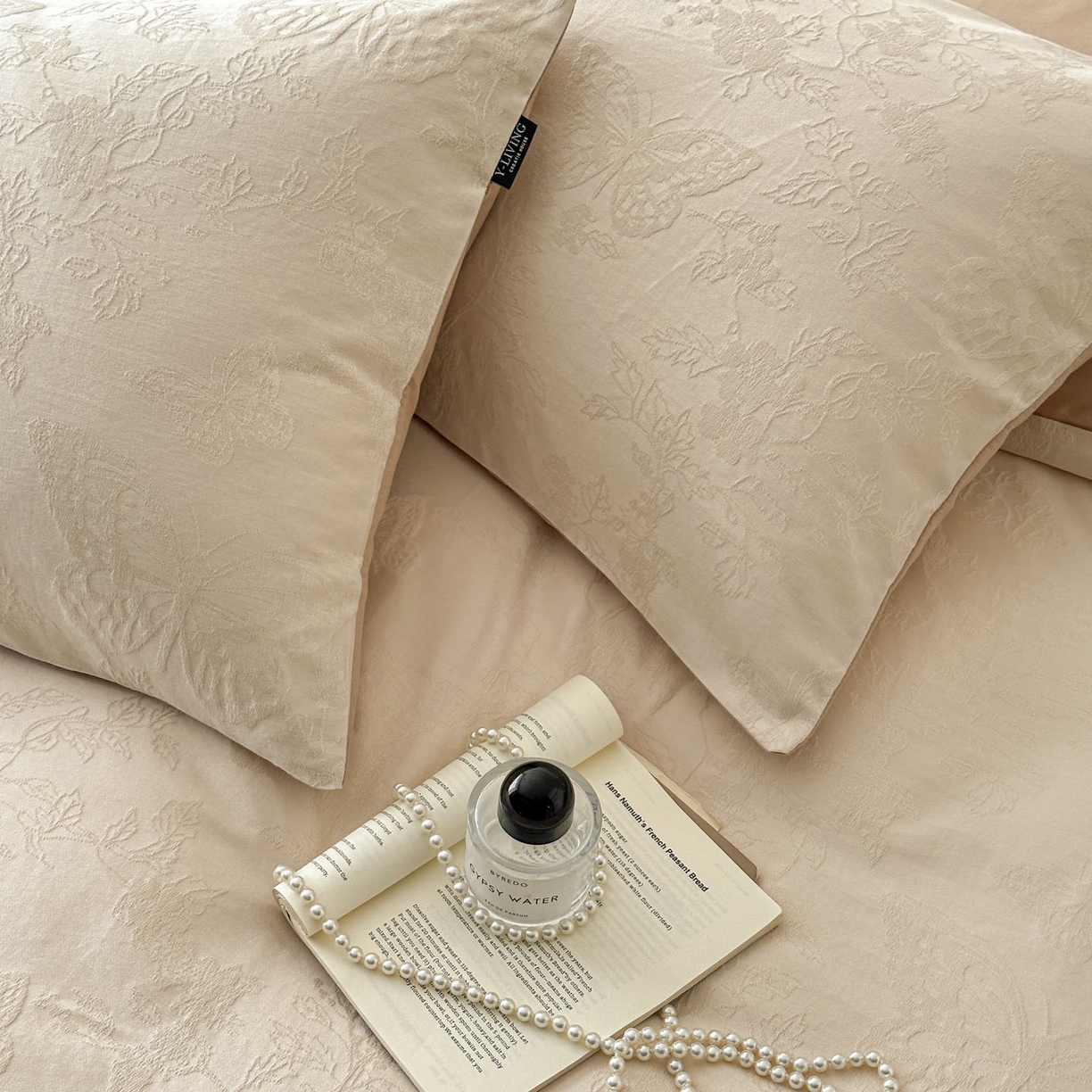 91家纺网 家纺一手货源 找家纺 宜代光年 2026新款全棉厚织大提花系列四件套 翩然-奶白