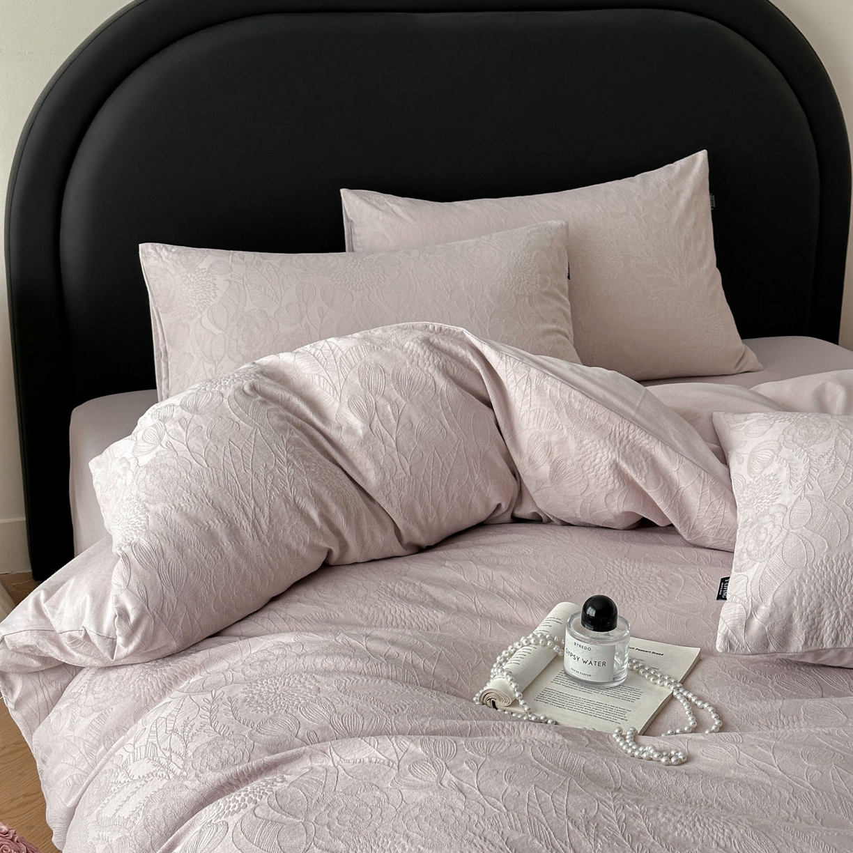 91家纺网 家纺一手货源 找家纺 宜代光年 2026新款全棉厚织大提花系列四件套 白棠-浅紫