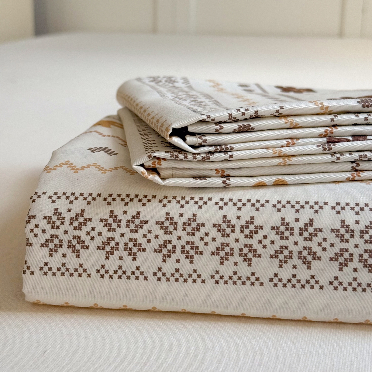 91家纺网 家纺一手货源 找家纺 麦伦家居 2026新款卡通小清新全棉纯棉单床单床笠床单床笠单件单品床单床笠 费尔岛小熊