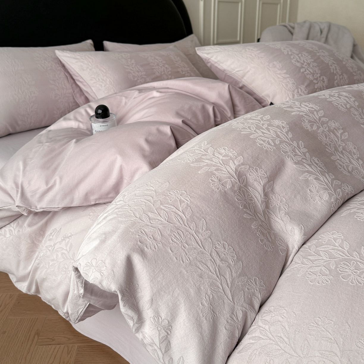 91家纺网 家纺一手货源 找家纺 宜代光年 2026新款全棉厚织大提花系列四件套 理然