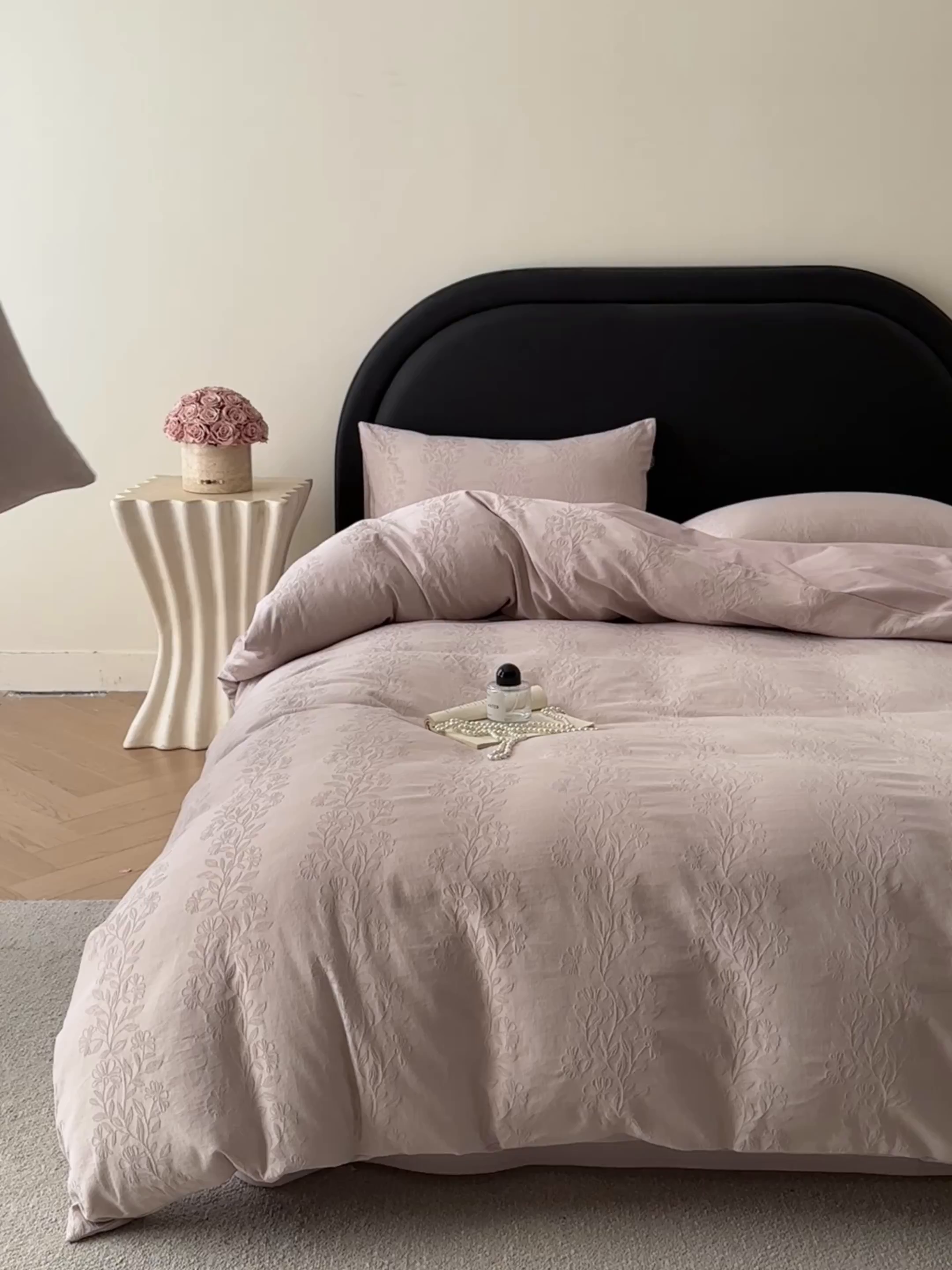 91家纺网 家纺一手货源 找家纺 宜代光年 2026新款全棉厚织大提花系列四件套 理然