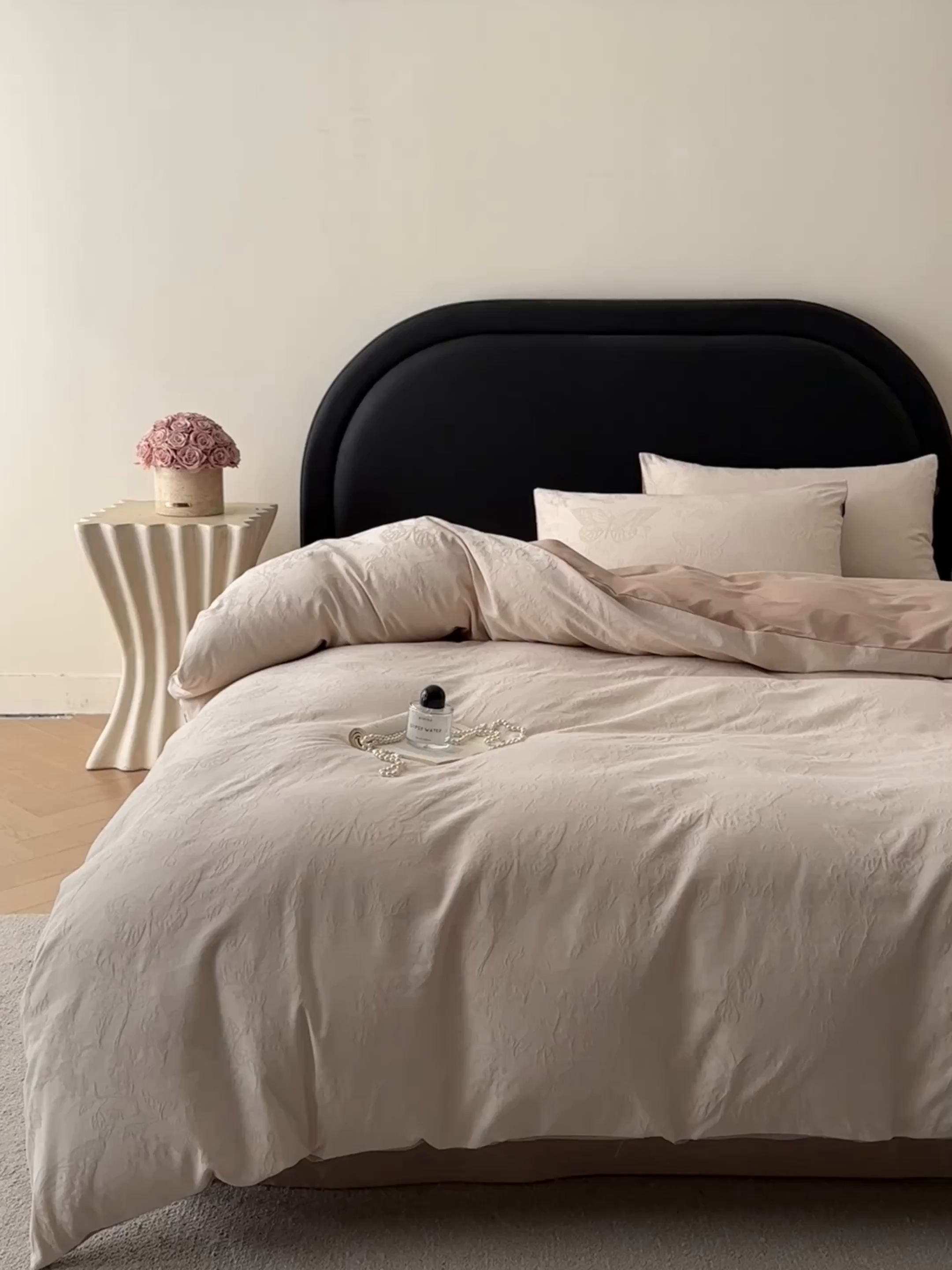 91家纺网 家纺一手货源 找家纺 宜代光年 2026新款全棉厚织大提花系列四件套 翩然-奶白