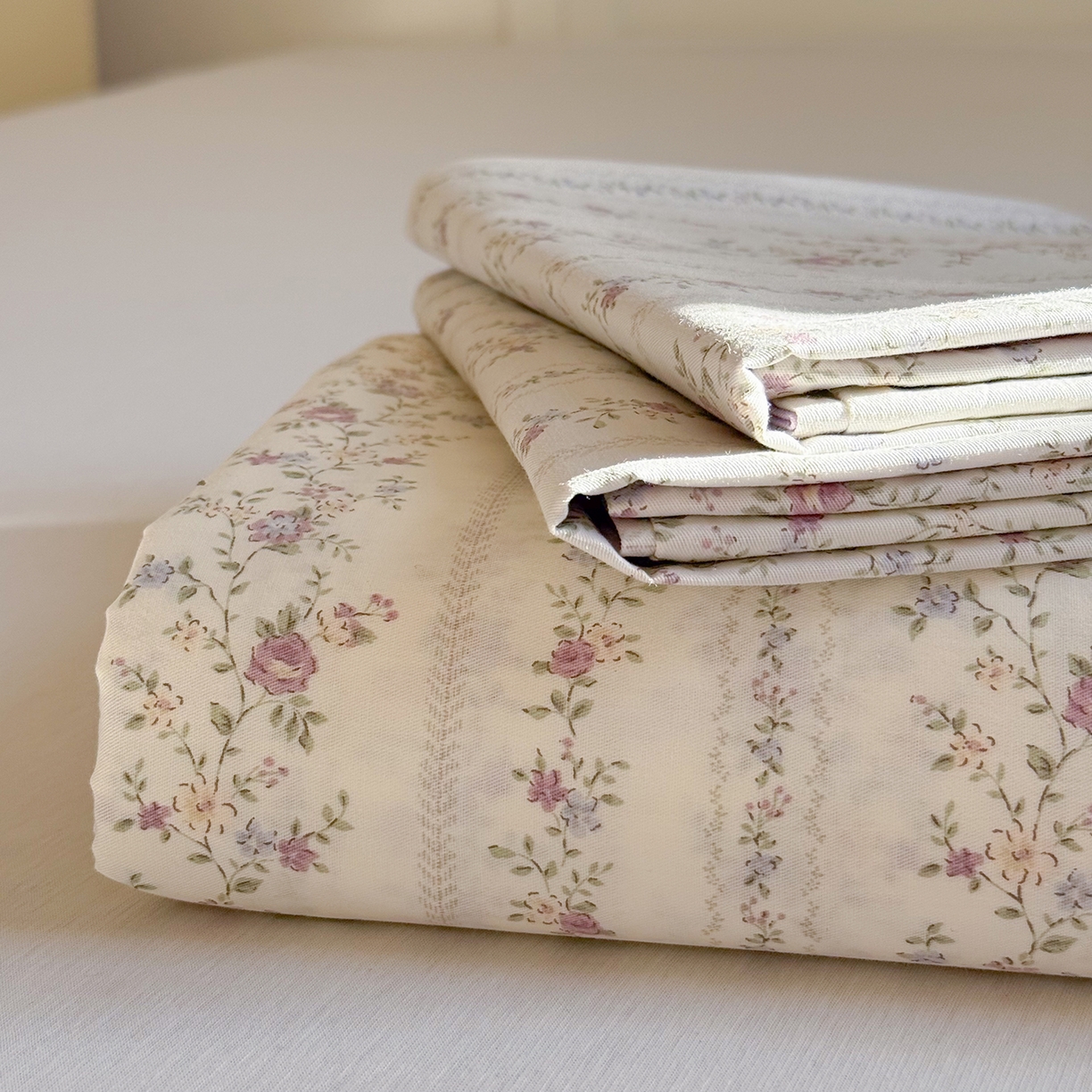 91家纺网 家纺一手货源 找家纺 麦伦家居 2026新款卡通小清新全棉纯棉单床单床笠床单床笠单件单品床单床笠 含羞草