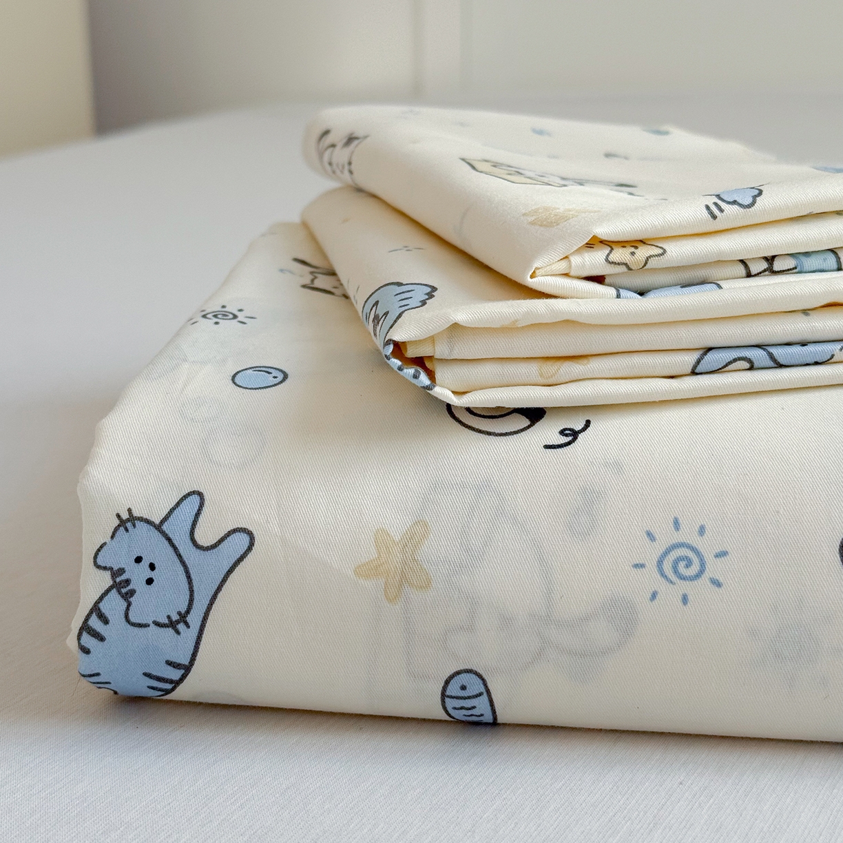 91家纺网 家纺一手货源 找家纺 麦伦家居 2026新款卡通小清新全棉纯棉单床单床笠床单床笠单件单品床单床笠 机灵猫