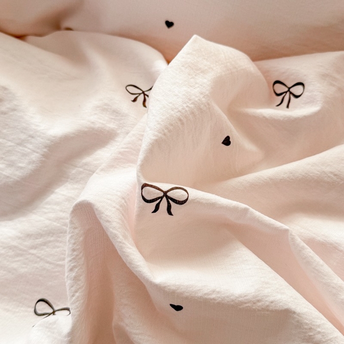 91家纺网 家纺一手货源 找家纺 安力森/诚臻酒店用品 2026新款A类双层皱皱纱四件套 粉色蝴蝶结