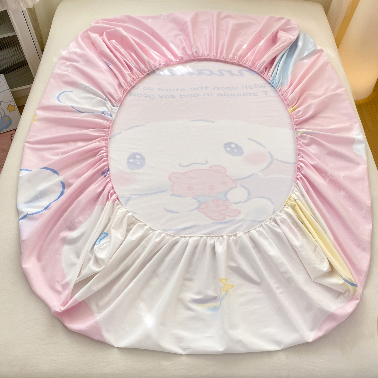 91家纺网 家纺一手货源 找家纺 博雅 2026新款三丽欧大版全棉纯棉单床笠床笠单件 全棉大版-粉色星星玉桂狗