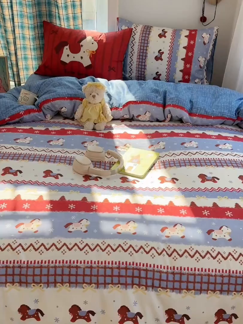 91家纺网 家纺一手货源 找家纺 桃子家居 2026新款纯棉混搭大版数码印花枕套小清新猫咪可爱系列四件套 棉混搭-梦幻森林马