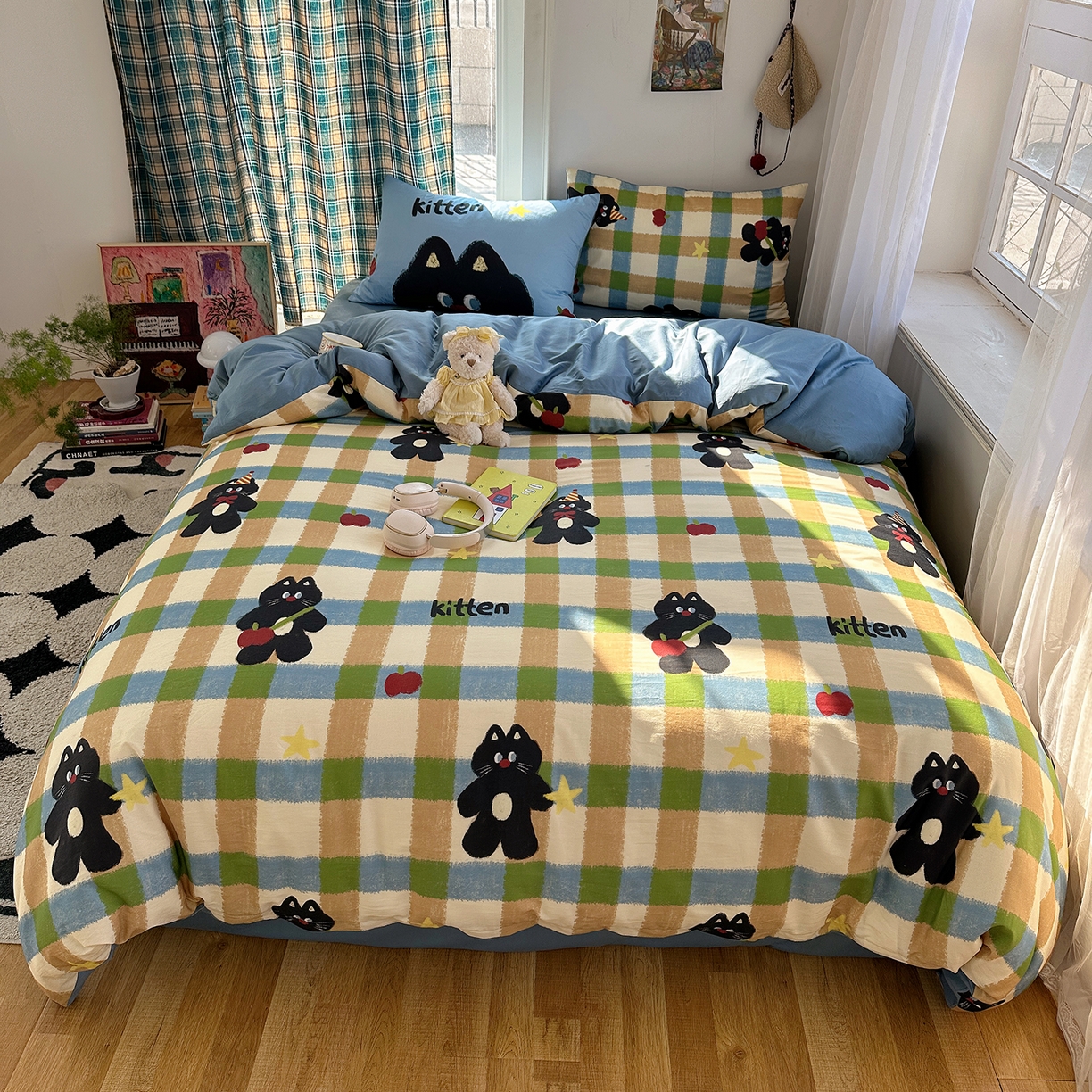 91家纺网 家纺一手货源 找家纺 桃子家居 2026新款纯棉混搭大版数码印花枕套小清新猫咪可爱系列四件套 棉混搭-苹果哈曼猫