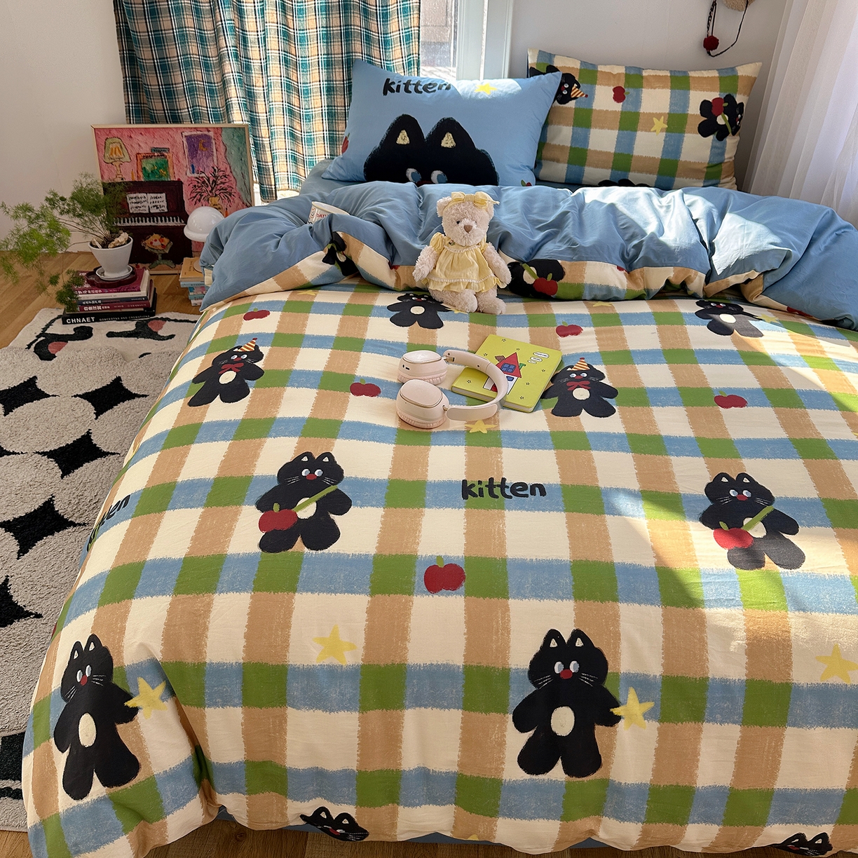 91家纺网 家纺一手货源 找家纺 桃子家居 2026新款纯棉混搭大版数码印花枕套小清新猫咪可爱系列四件套 棉混搭-苹果哈曼猫