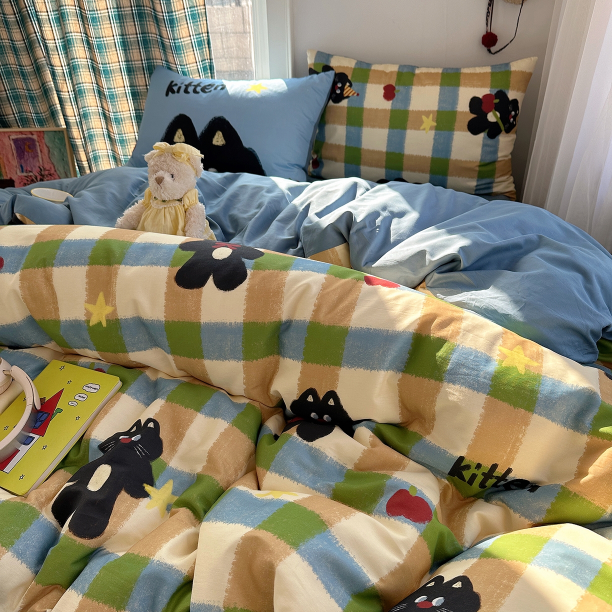 91家纺网 家纺一手货源 找家纺 桃子家居 2026新款纯棉混搭大版数码印花枕套小清新猫咪可爱系列四件套 棉混搭-苹果哈曼猫