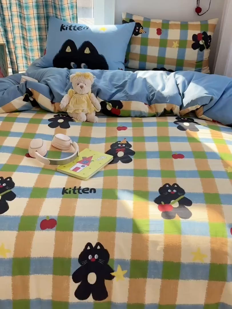 91家纺网 家纺一手货源 找家纺 桃子家居 2026新款纯棉混搭大版数码印花枕套小清新猫咪可爱系列四件套 棉混搭-苹果哈曼猫