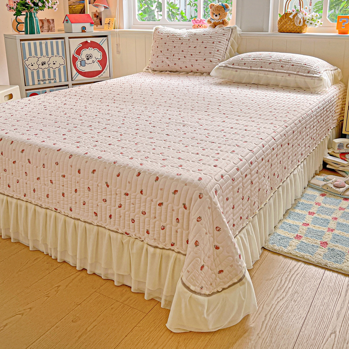 91家纺网 家纺一手货源 找家纺 富米莱（原臻工厂） 2026新款高奢维密花边冰肤格凉感夏凉被床盖夏被空调被四件套 夏被床盖-草莓甜甜