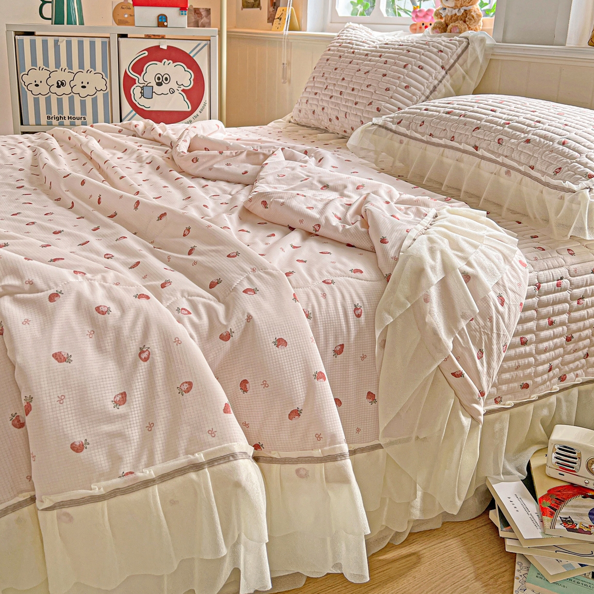 91家纺网 家纺一手货源 找家纺 富米莱（原臻工厂） 2026新款高奢维密花边冰肤格凉感夏凉被床盖夏被空调被四件套 夏被床盖-草莓甜甜