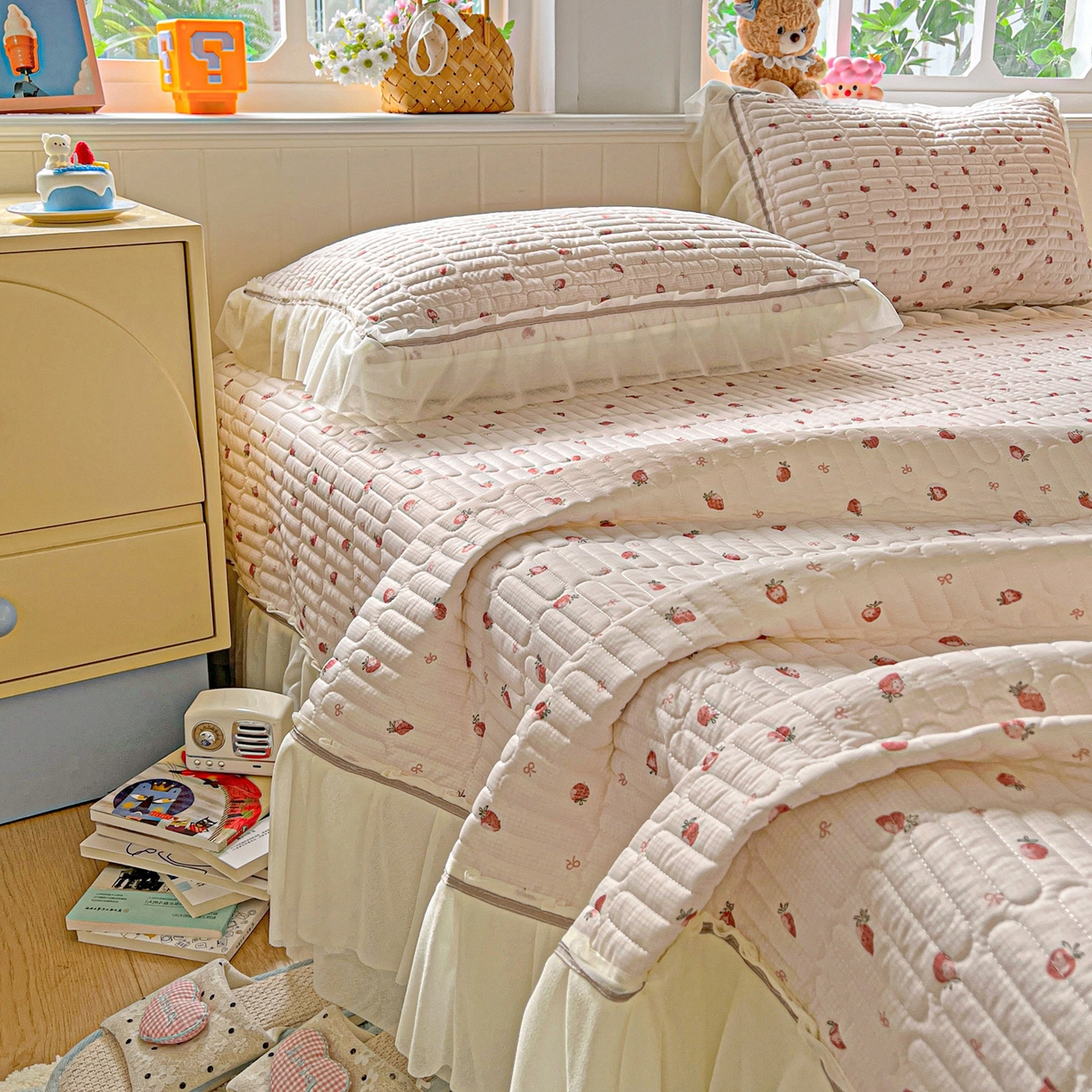 91家纺网 家纺一手货源 找家纺 富米莱（原臻工厂） 2026新款高奢维密花边冰肤格凉感夏凉被床盖夏被空调被四件套 夏被床盖-草莓甜甜