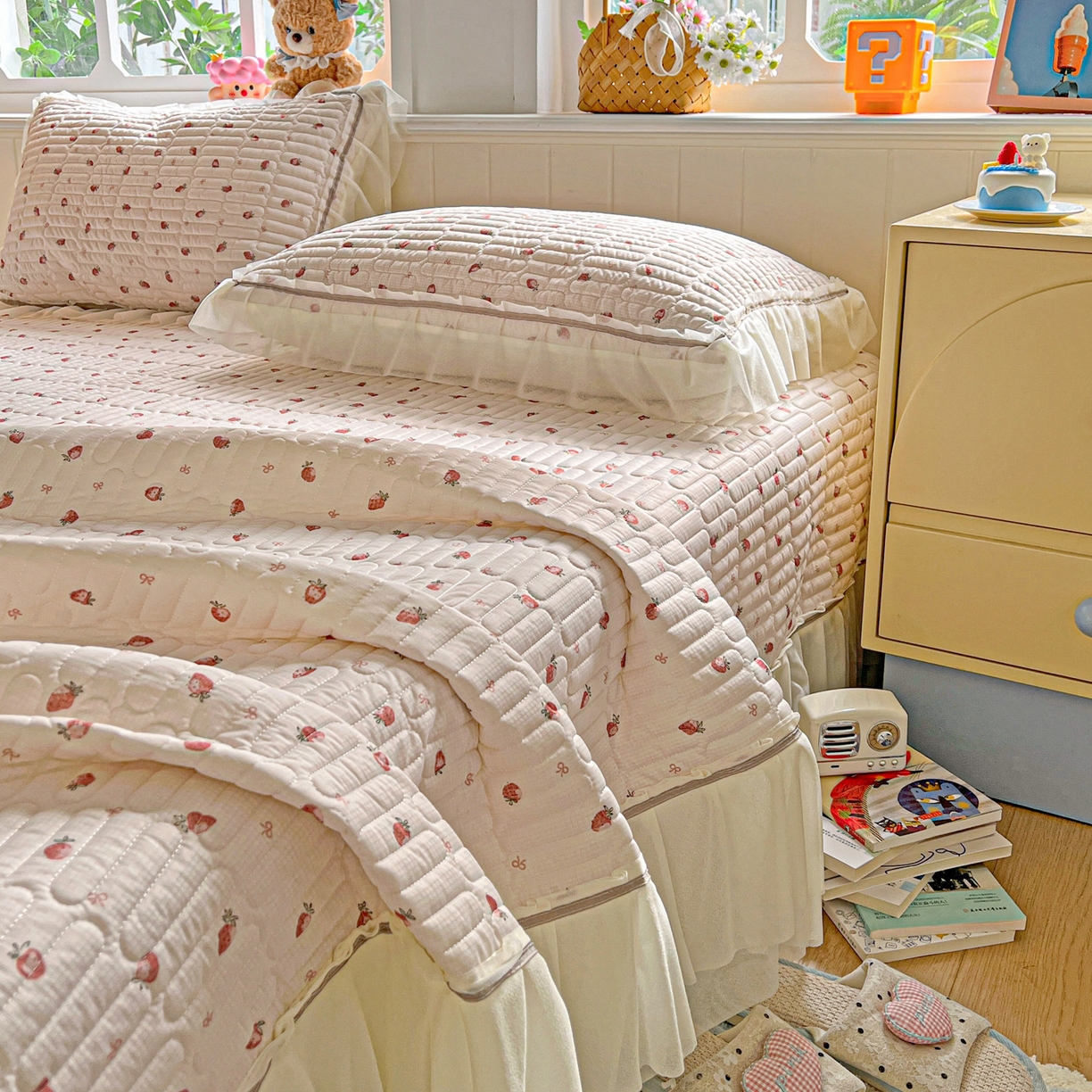 91家纺网 家纺一手货源 找家纺 富米莱（原臻工厂） 2026新款高奢维密花边冰肤格凉感夏凉被床盖夏被空调被四件套 夏被床盖-草莓甜甜