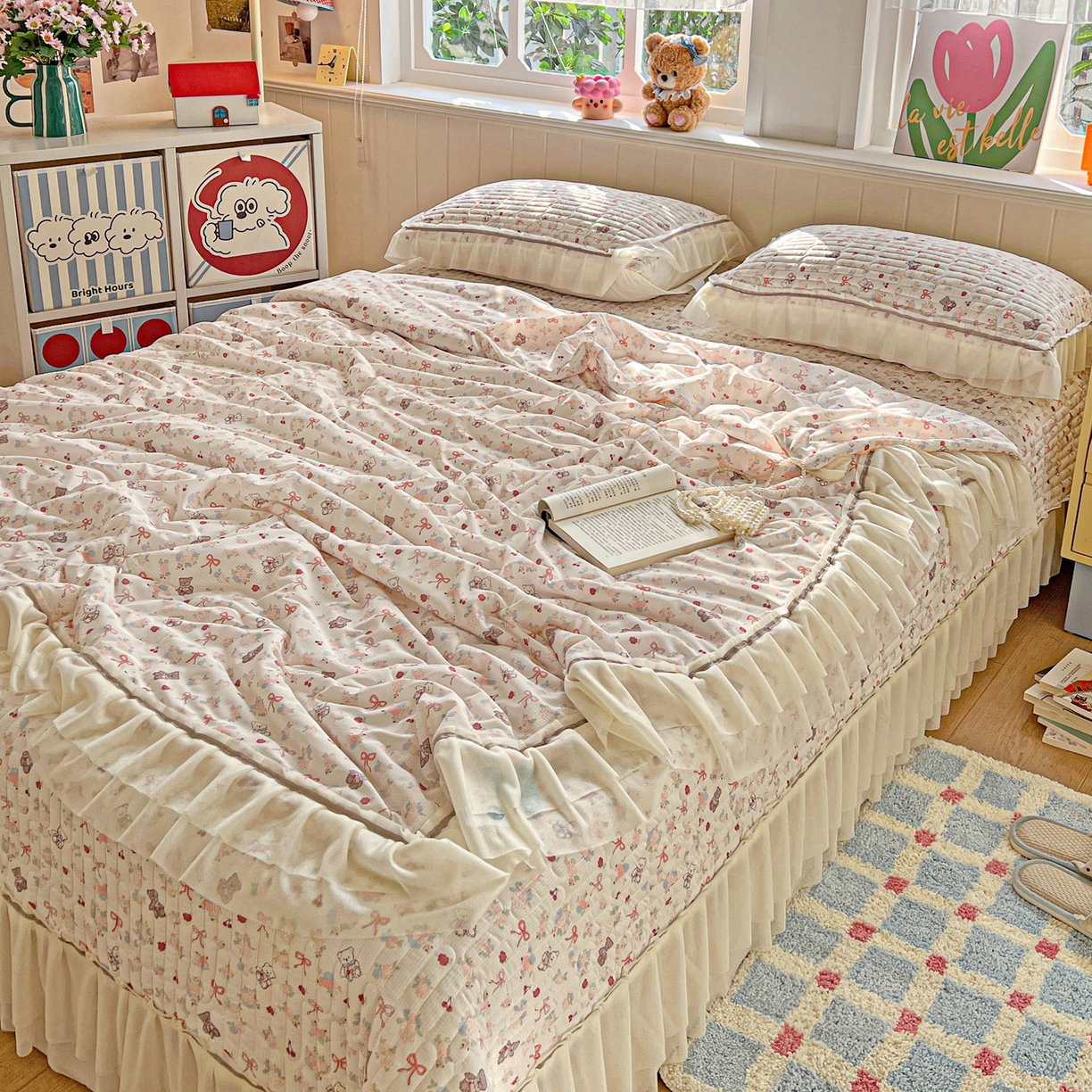 91家纺网 家纺一手货源 找家纺 富米莱（原臻工厂） 2026新款高奢维密花边冰肤格凉感夏凉被床盖夏被空调被四件套 夏被床盖-粉结小熊