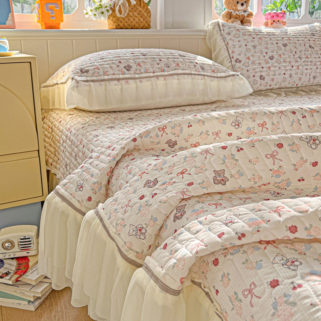 91家纺网 家纺一手货源 找家纺 富米莱（原臻工厂） 2026新款高奢维密花边冰肤格凉感夏凉被床盖夏被空调被四件套 夏被床盖-粉结小熊