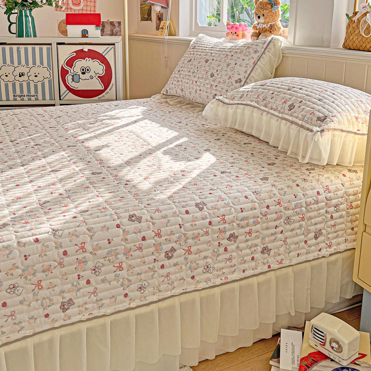 91家纺网 家纺一手货源 找家纺 富米莱（原臻工厂） 2026新款高奢维密花边冰肤格凉感夏凉被床盖夏被空调被四件套 夏被床盖-粉结小熊