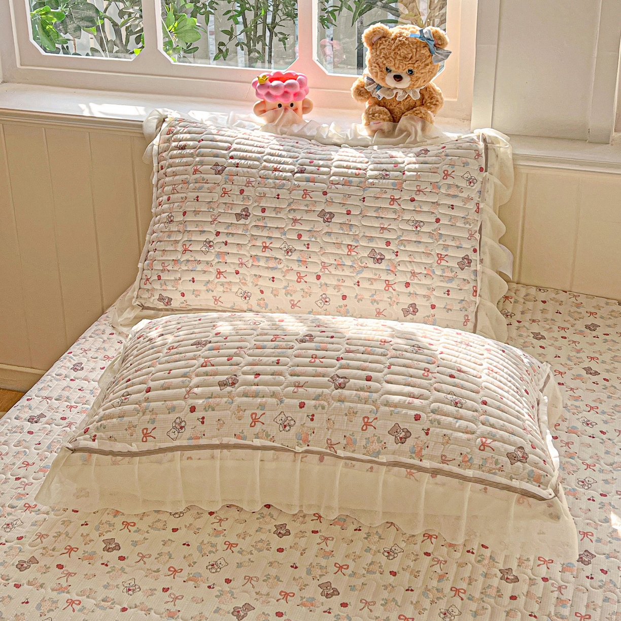 91家纺网 家纺一手货源 找家纺 富米莱（原臻工厂） 2026新款高奢维密花边冰肤格凉感夏凉被床盖夏被空调被四件套 夏被床盖-粉结小熊