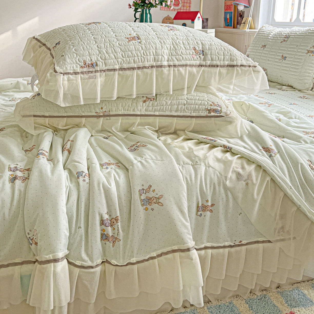 91家纺网 家纺一手货源 找家纺 富米莱（原臻工厂） 2026新款高奢维密花边冰肤格凉感夏凉被床盖夏被空调被四件套 夏被床盖-青屿小兔