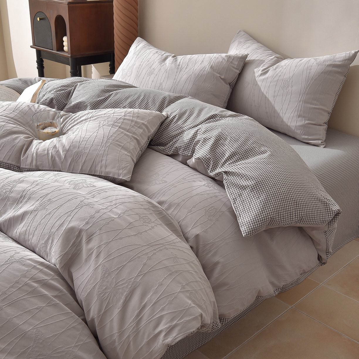 91家纺网 家纺一手货源 找家纺 （总）炫拼家纺 2026新款A类60支水洗棉立体浮雕提花全棉四件套-幻蝶系列