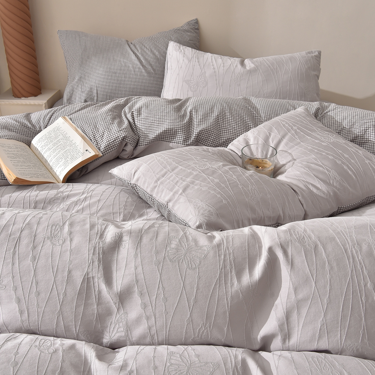 91家纺网 家纺一手货源 找家纺 炫拼家纺 2026新款A类60支水洗棉立体浮雕提花全棉四件套-幻蝶系列 幻蝶-星空灰