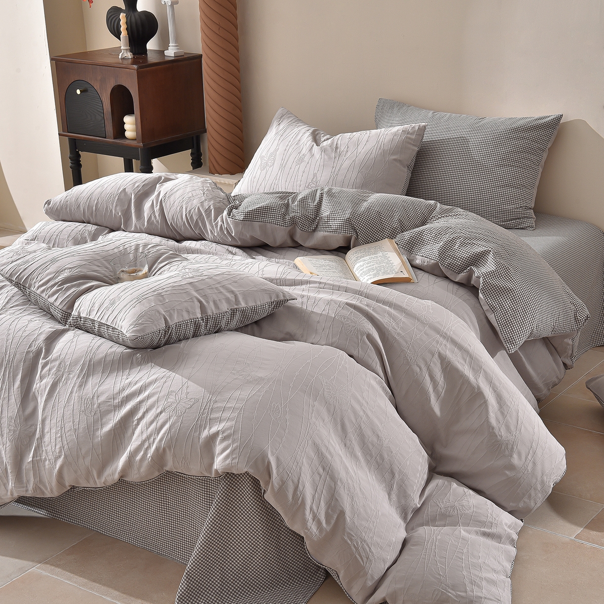 91家纺网 家纺一手货源 找家纺 炫拼家纺 2026新款A类60支水洗棉立体浮雕提花全棉四件套-幻蝶系列 幻蝶-星空灰