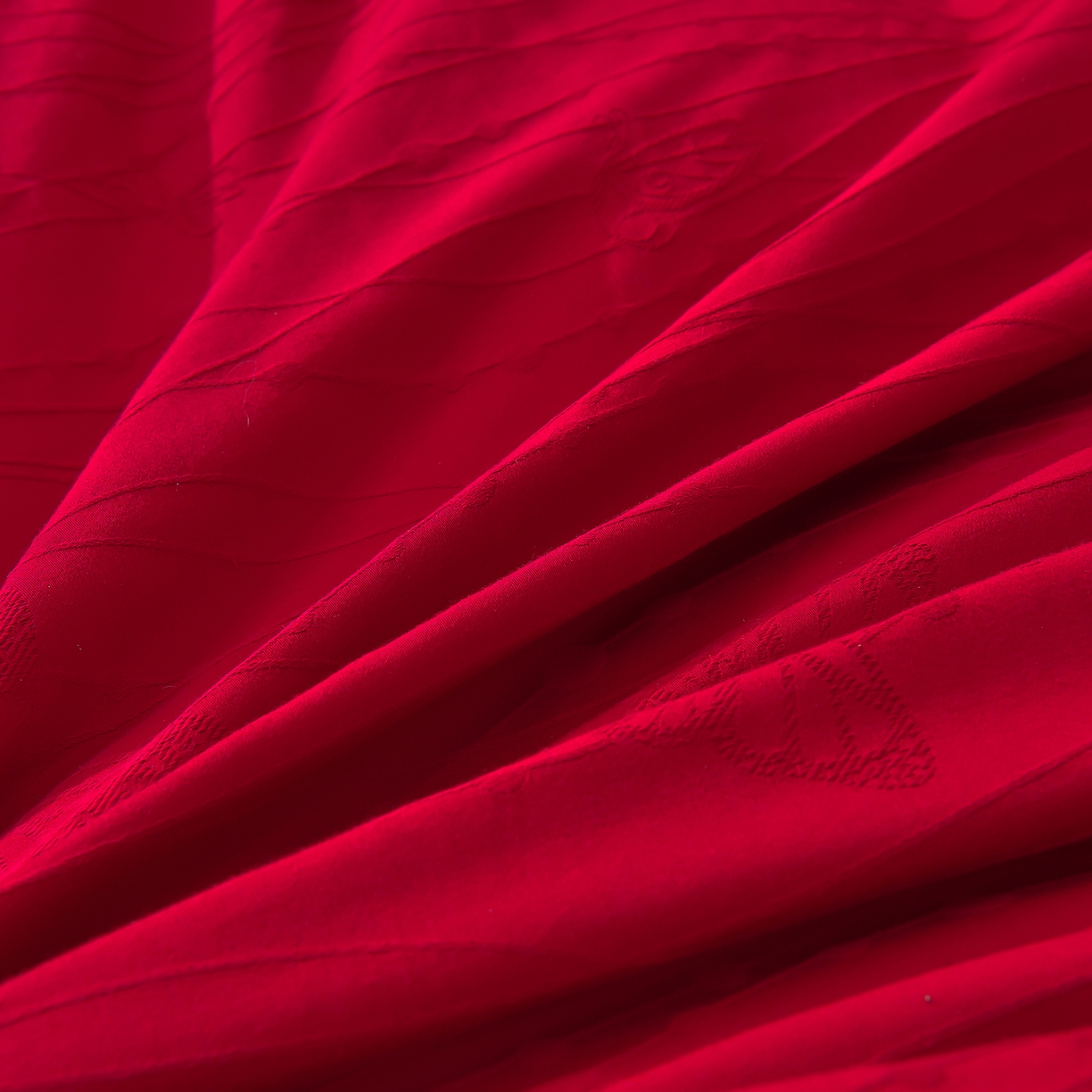 91家纺网 家纺一手货源 找家纺 炫拼家纺 2026新款A类60支水洗棉立体浮雕提花全棉四件套-幻蝶系列 幻蝶-中国红