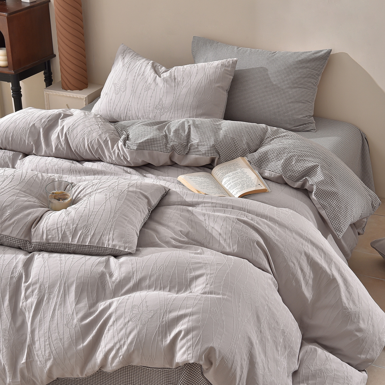 91家纺网 家纺一手货源 找家纺 炫拼家纺 2026新款A类60支水洗棉立体浮雕提花全棉四件套-幻蝶系列 幻蝶-星空灰