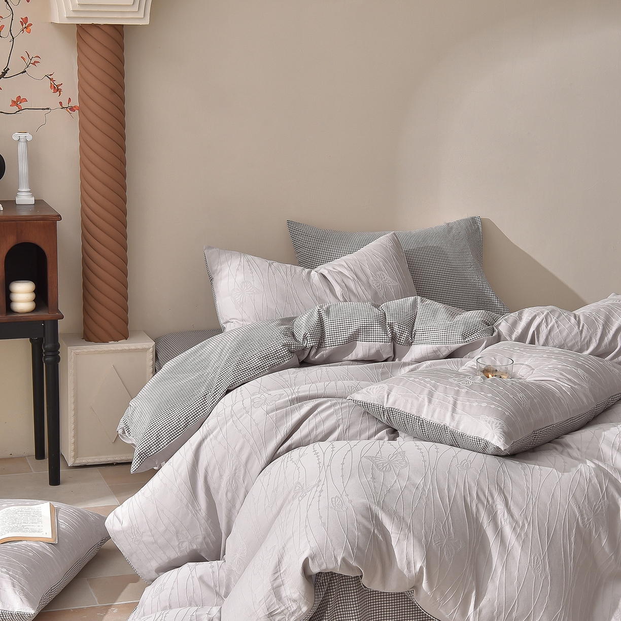 91家纺网 家纺一手货源 找家纺 炫拼家纺 2026新款A类60支水洗棉立体浮雕提花全棉四件套-幻蝶系列 幻蝶-星空灰