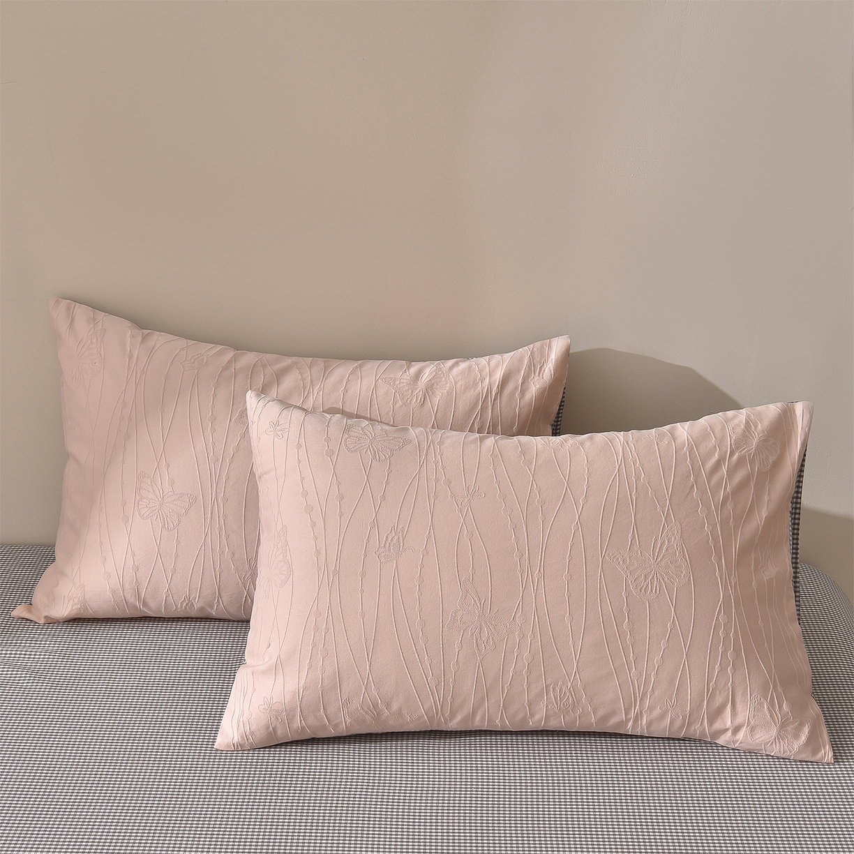 91家纺网 家纺一手货源 找家纺 炫拼家纺 2026新款A类60支水洗棉立体浮雕提花全棉四件套-幻蝶系列 幻蝶-浪漫粉