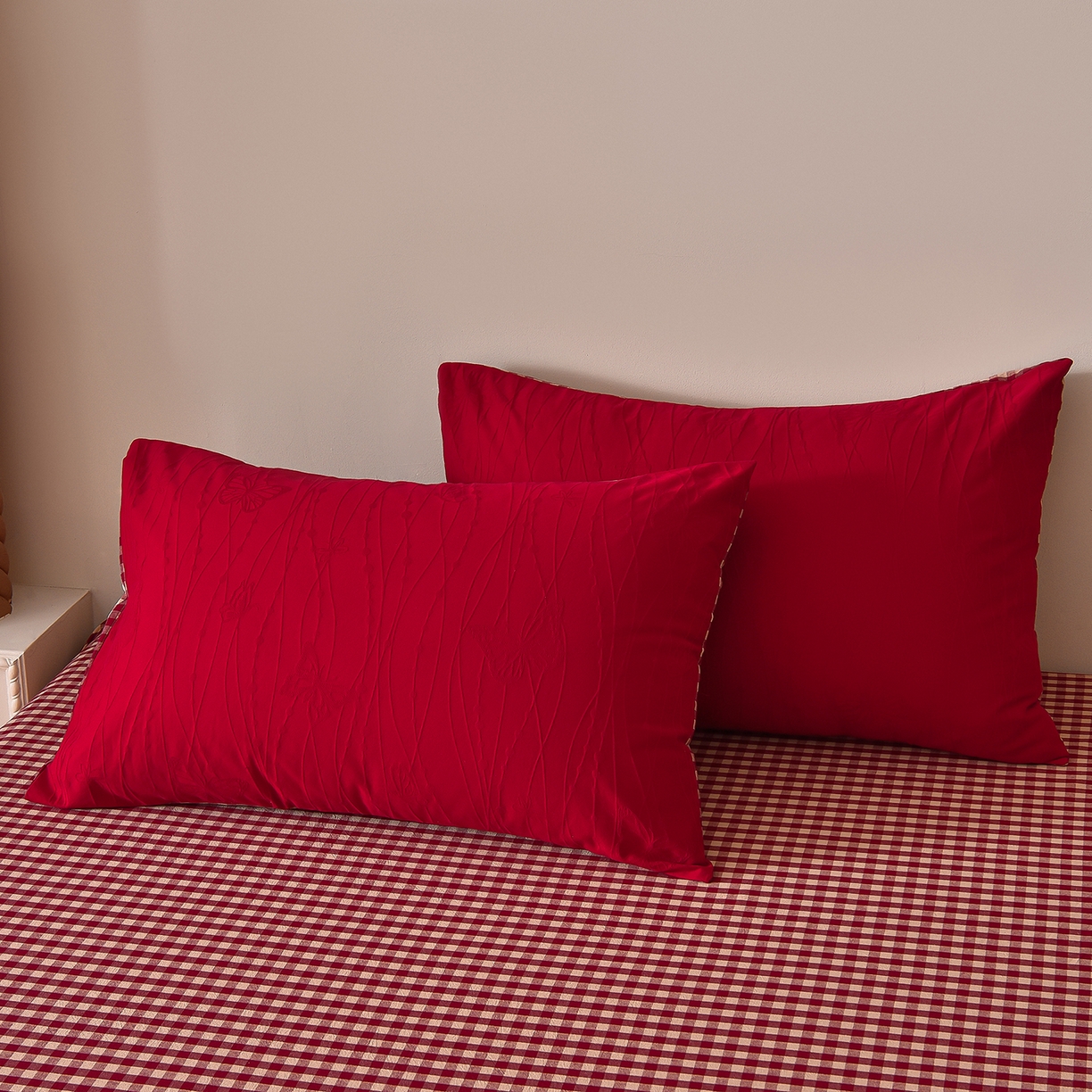 91家纺网 家纺一手货源 找家纺 炫拼家纺 2026新款A类60支水洗棉立体浮雕提花全棉四件套-幻蝶系列 幻蝶-中国红