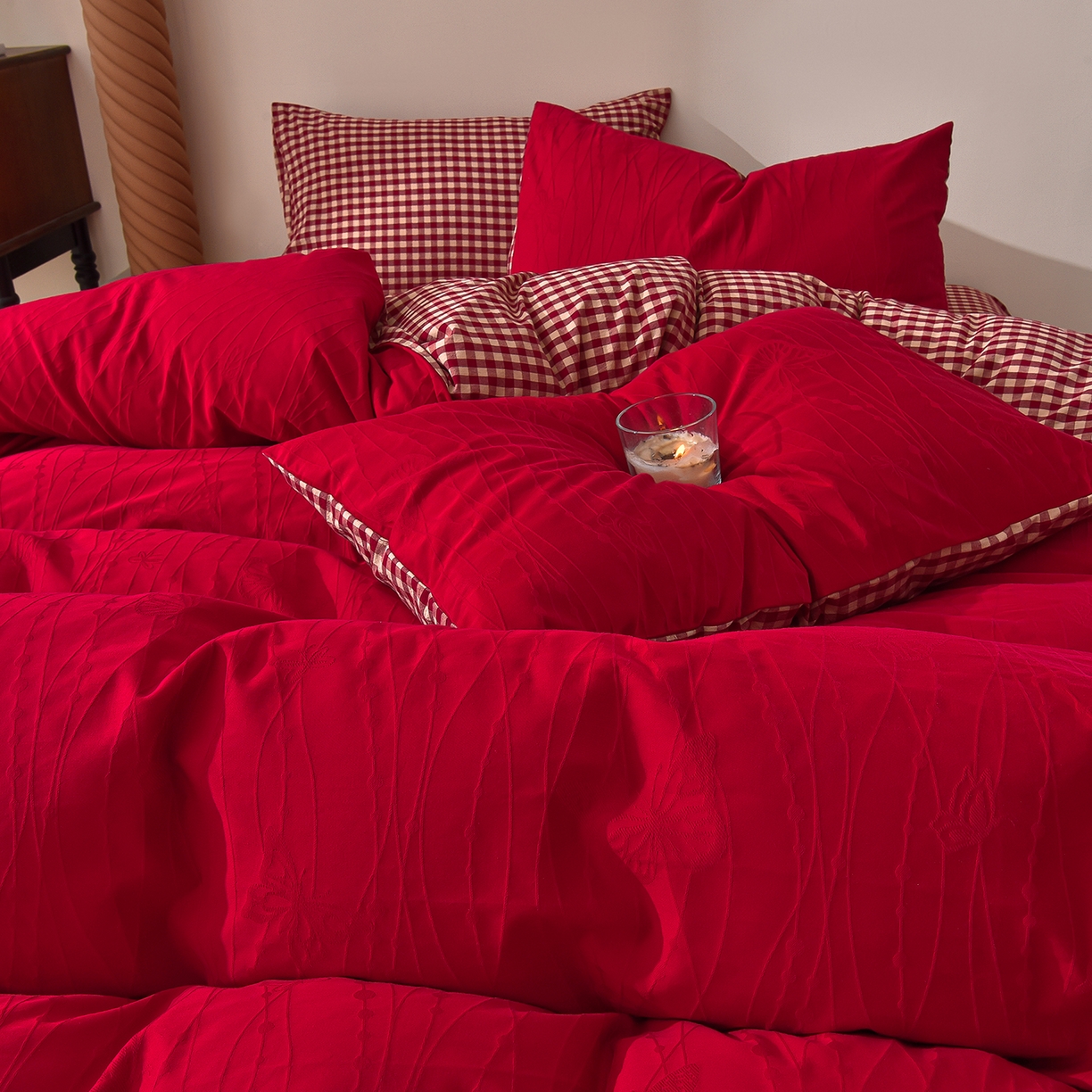 91家纺网 家纺一手货源 找家纺 炫拼家纺 2026新款A类60支水洗棉立体浮雕提花全棉四件套-幻蝶系列 幻蝶-中国红