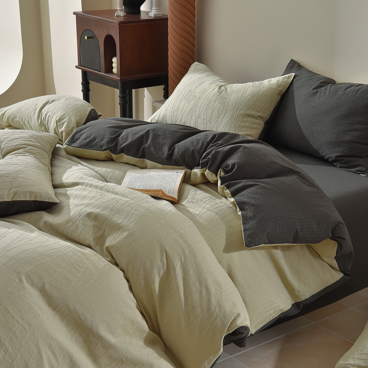 91家纺网 家纺一手货源 找家纺 炫拼家纺 2026新款A类60支水洗棉立体浮雕提花全棉四件套-幻蝶系列 幻蝶-绿光森林