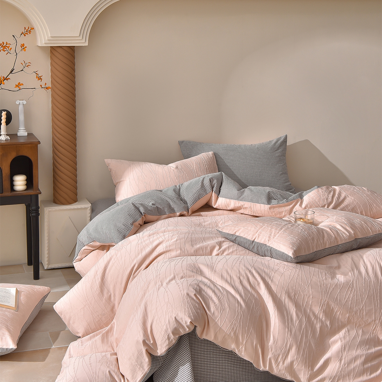 91家纺网 家纺一手货源 找家纺 炫拼家纺 2026新款A类60支水洗棉立体浮雕提花全棉四件套-幻蝶系列 幻蝶-浪漫粉