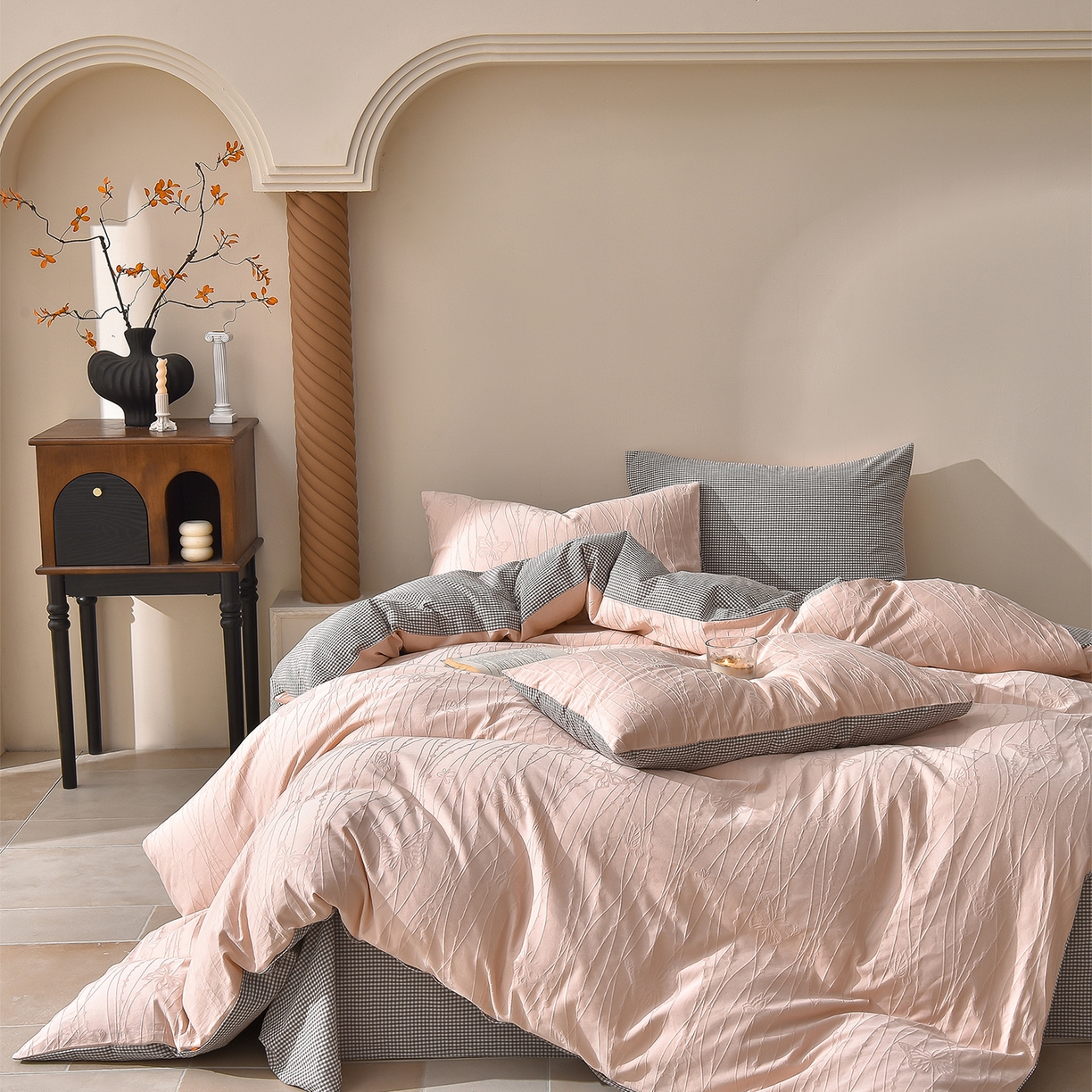 91家纺网 家纺一手货源 找家纺 炫拼家纺 2026新款A类60支水洗棉立体浮雕提花全棉四件套-幻蝶系列 幻蝶-浪漫粉