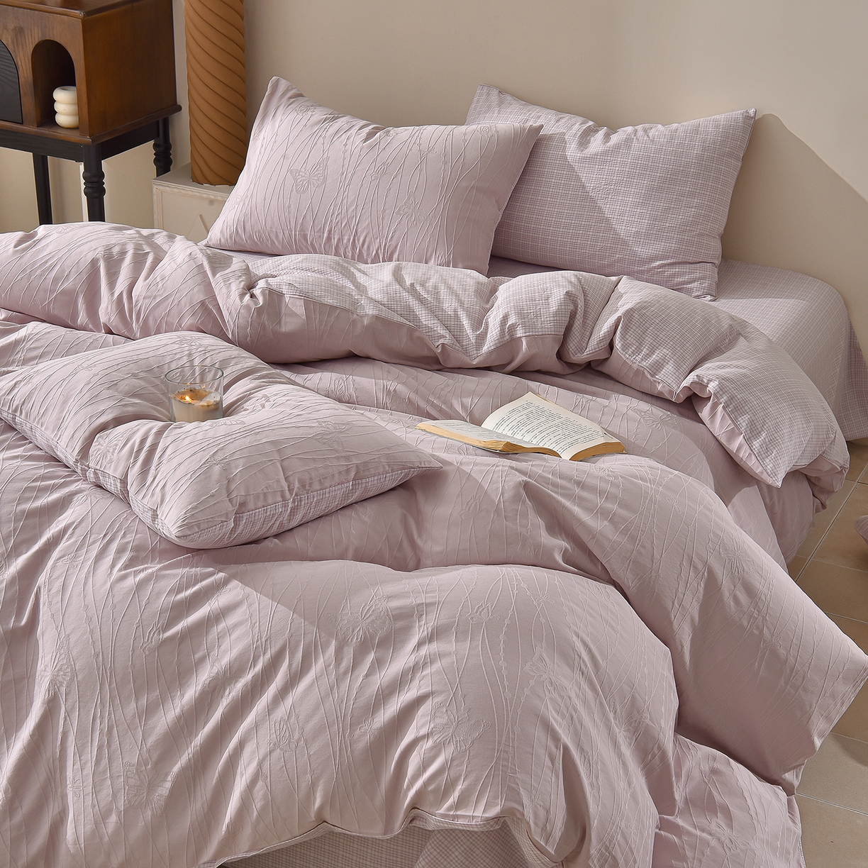 91家纺网 家纺一手货源 找家纺 炫拼家纺 2026新款A类60支水洗棉立体浮雕提花全棉四件套-幻蝶系列 幻蝶-梦幻紫