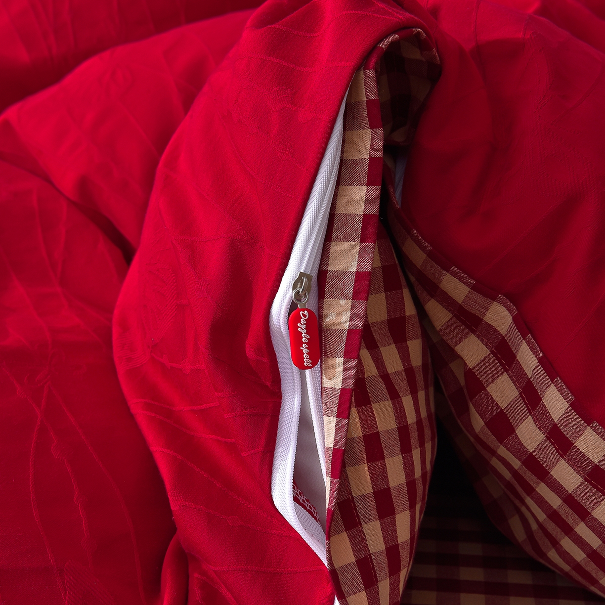 91家纺网 家纺一手货源 找家纺 炫拼家纺 2026新款A类60支水洗棉立体浮雕提花全棉四件套-幻蝶系列 幻蝶-中国红